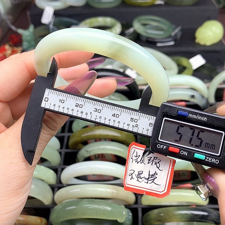 蛇纹石玉手镯未镶嵌621