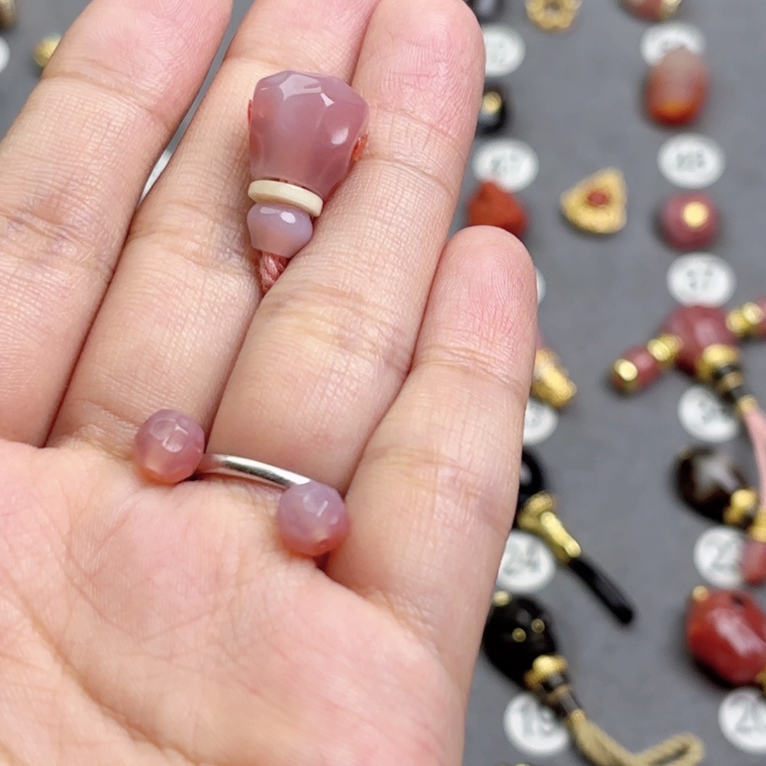 豆***玛瑙/玉髓文玩配饰未镶嵌