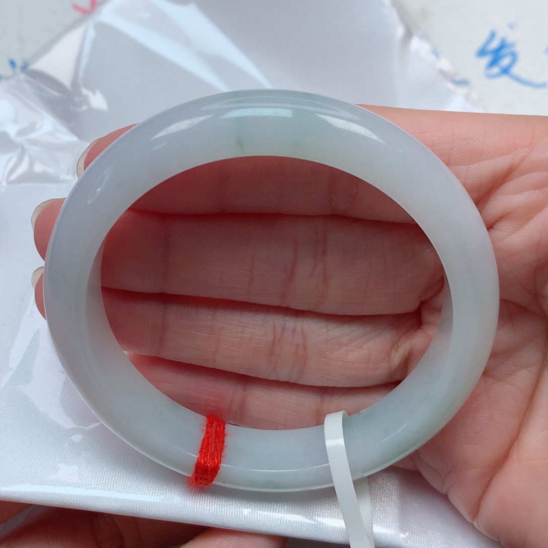 翡翠手镯未镶嵌56圈