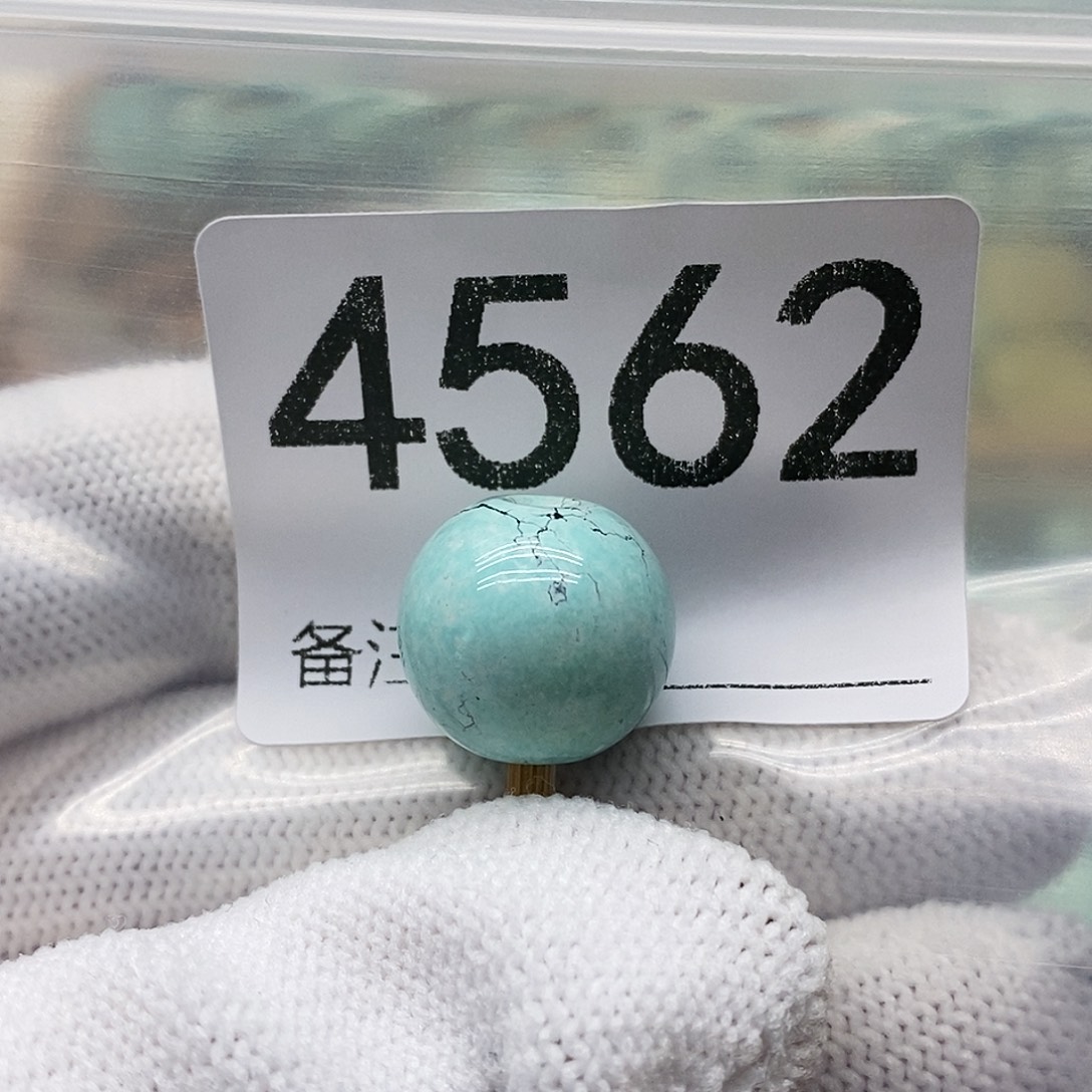 庆***告绿松石未镶嵌颈饰