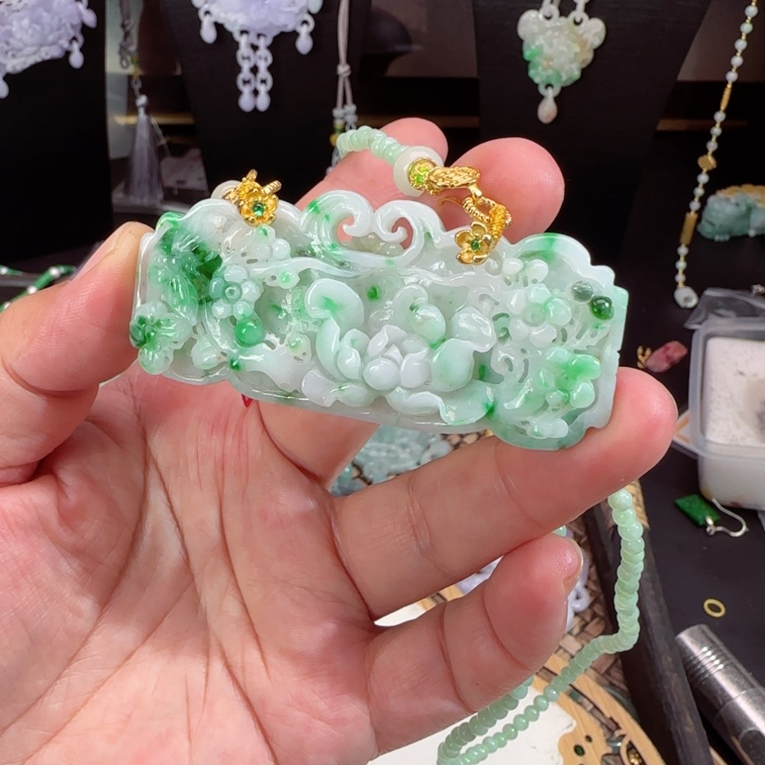 翡翠颈饰未镶嵌仿古