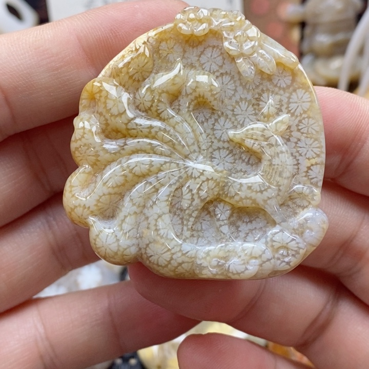 硅化珊瑚（珊瑚玉）颈饰未镶嵌