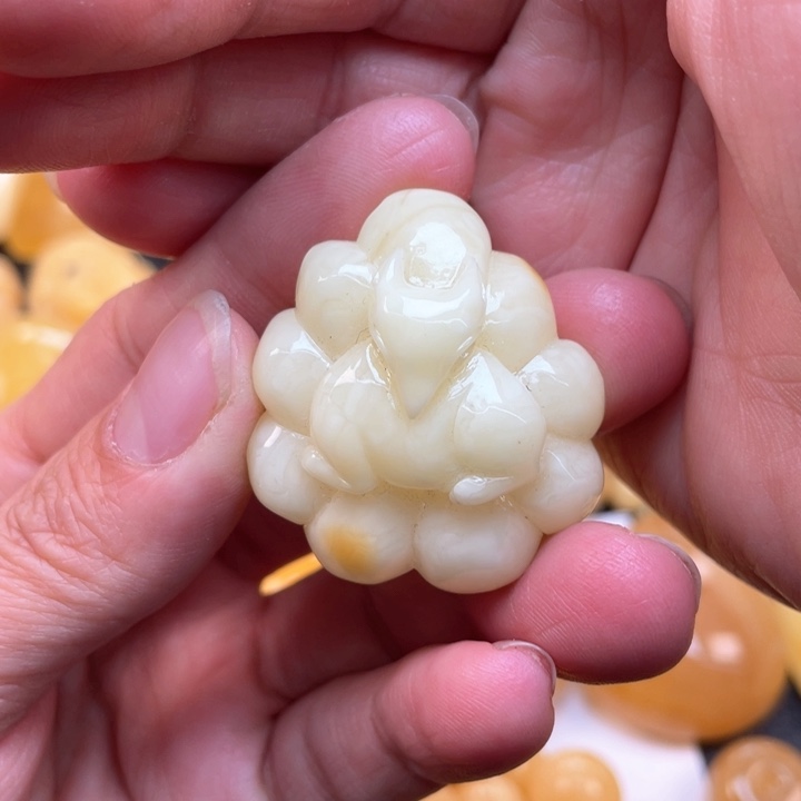 蜜蜡裸石未镶嵌蜜蜡