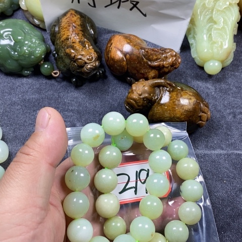 未镶嵌蛇纹石玉吊坠(赠链)