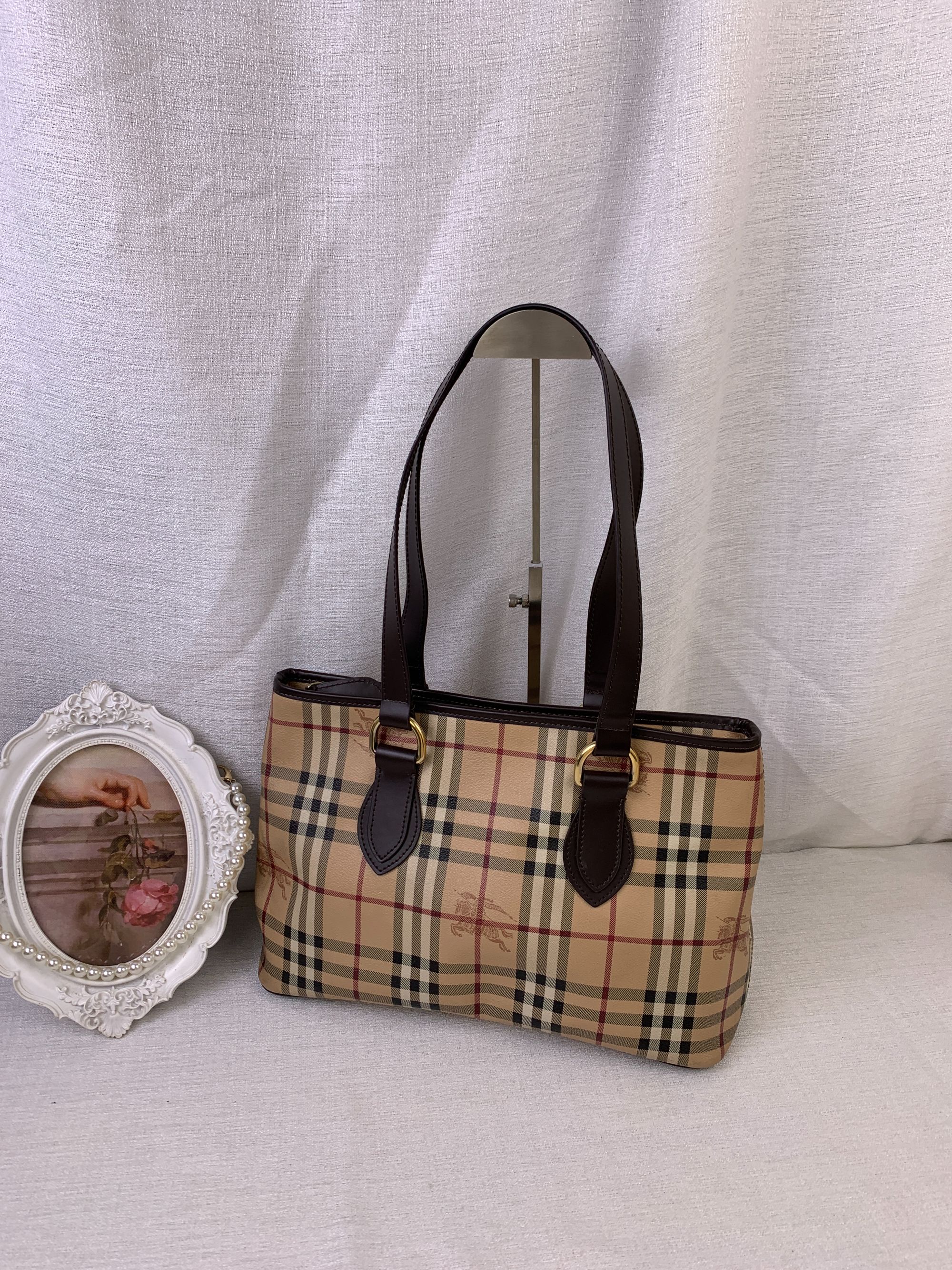 修复品BURBERRY/巴宝莉战马格纹手提包/FYEE11822243/2243