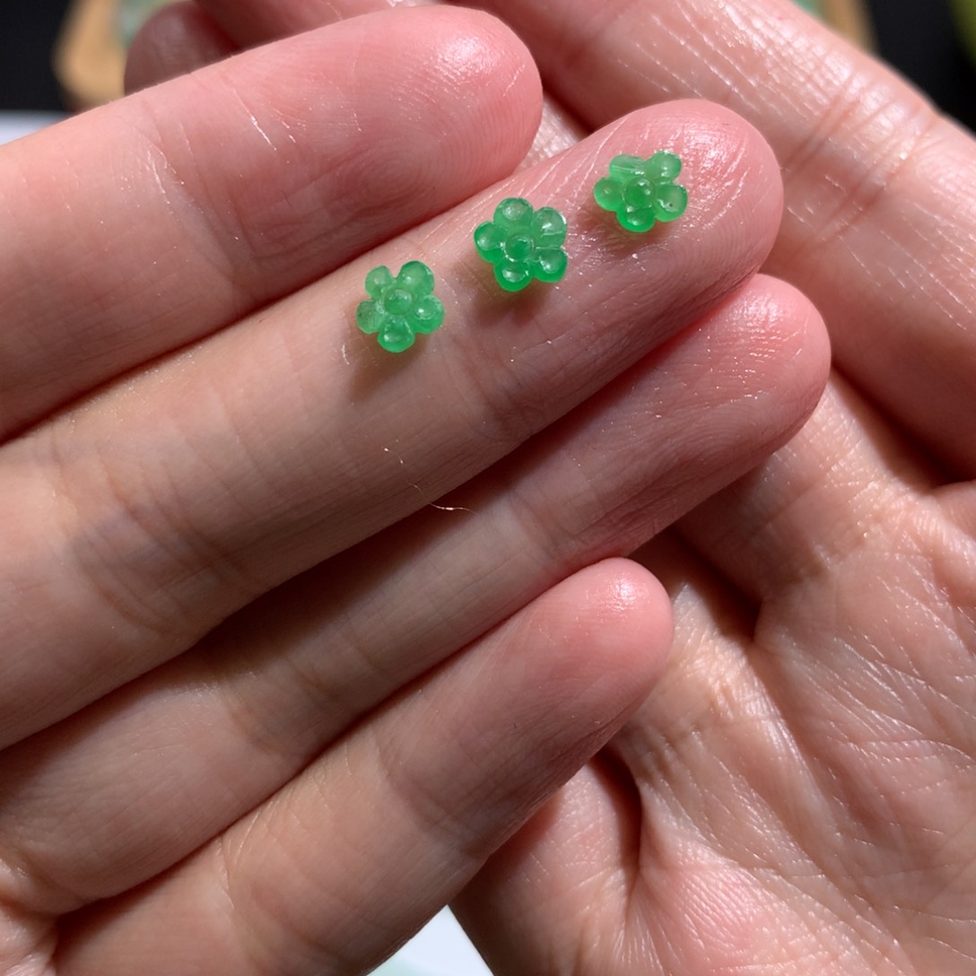 定制翡翠未镶嵌小花