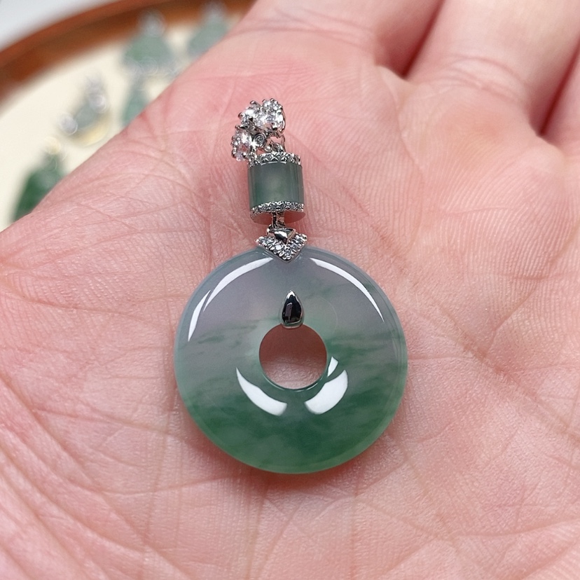 【闪购商品】翡翠吊坠(不含链)18K金镶嵌