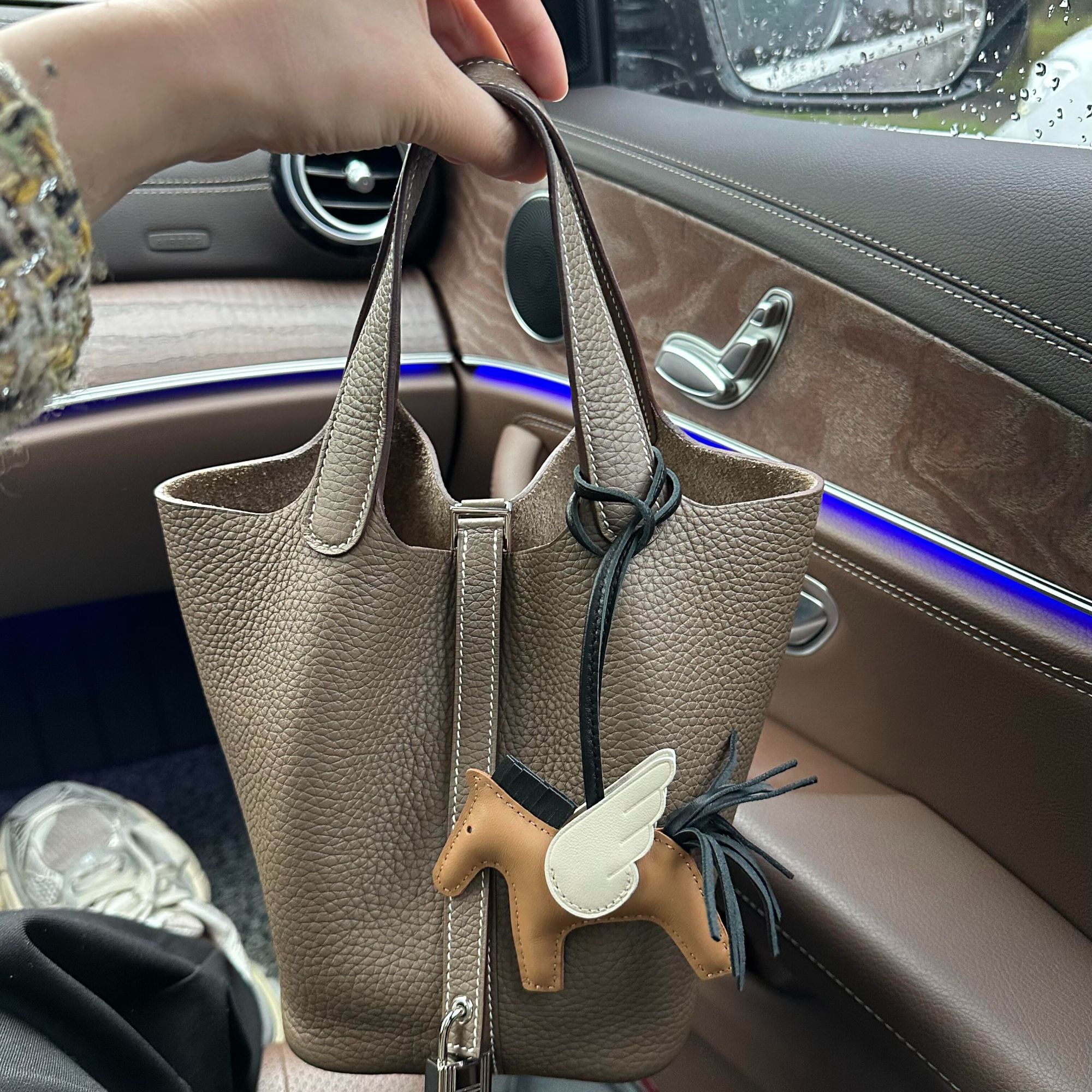 单肩斜挎-包包小马挂件A001