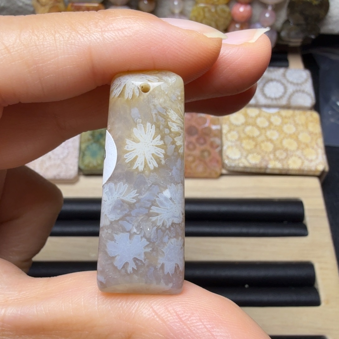 硅化玉未镶嵌冰透 大花纹