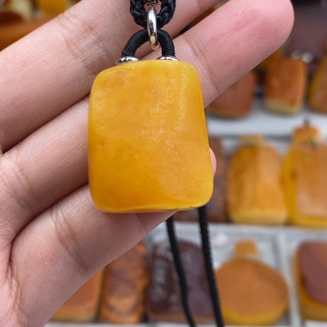 琥珀吊坠(赠链)未镶嵌