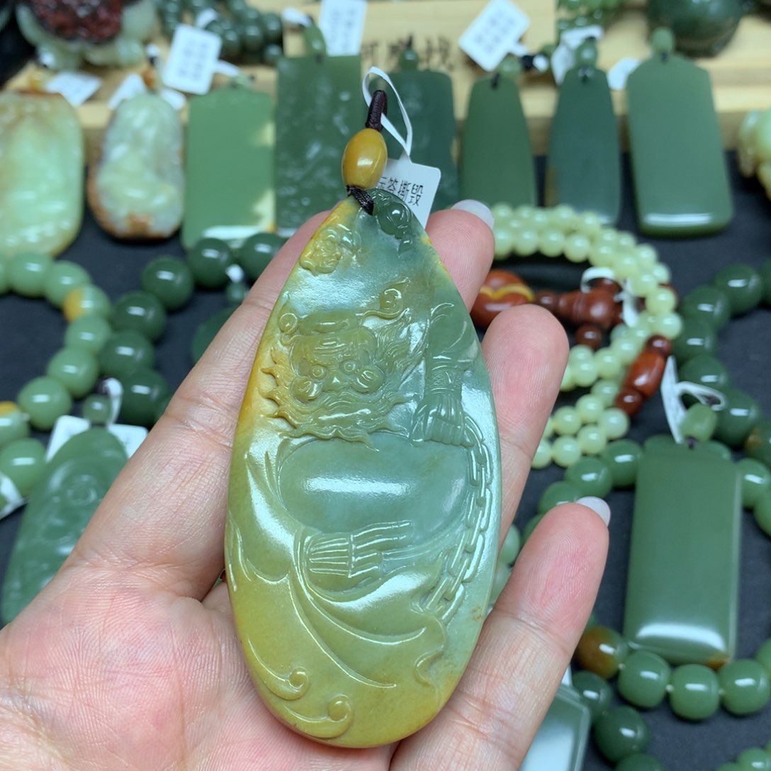 岫岩河磨玉（透闪石质玉）颈饰未镶嵌