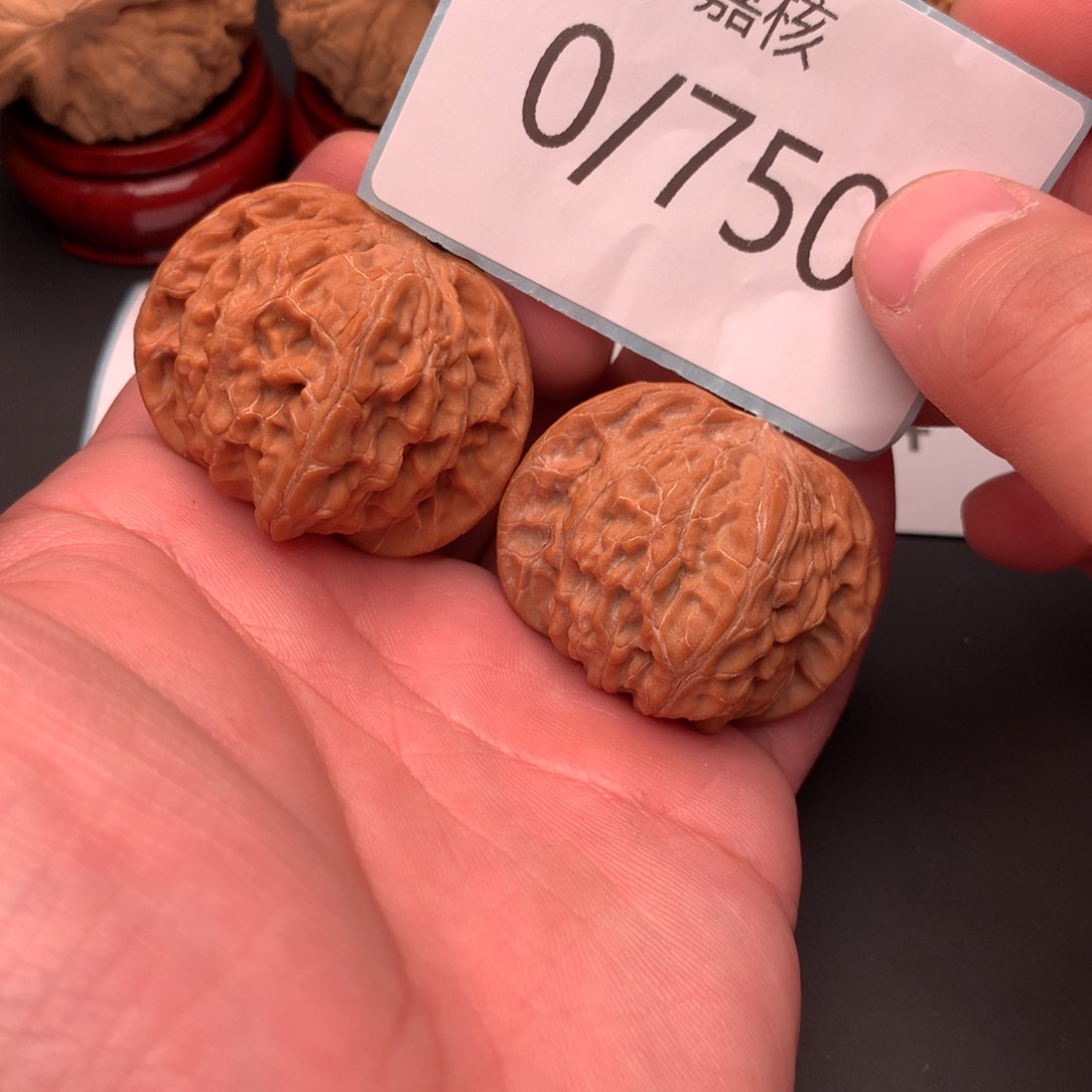 文玩核桃把件红皮山地正磨全品41