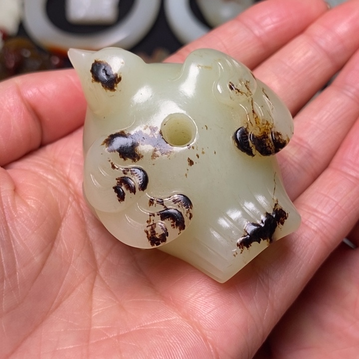 和田玉未镶嵌把件