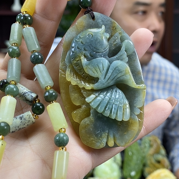 蛇纹石玉未镶嵌颈饰