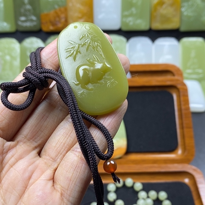石材生肖兔子昆仑山料