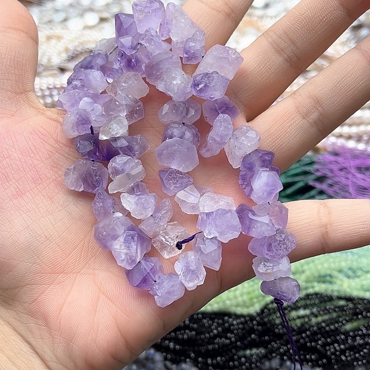 未镶嵌玛瑙/玉髓珠宝半成品一条薰衣草紫晶原石