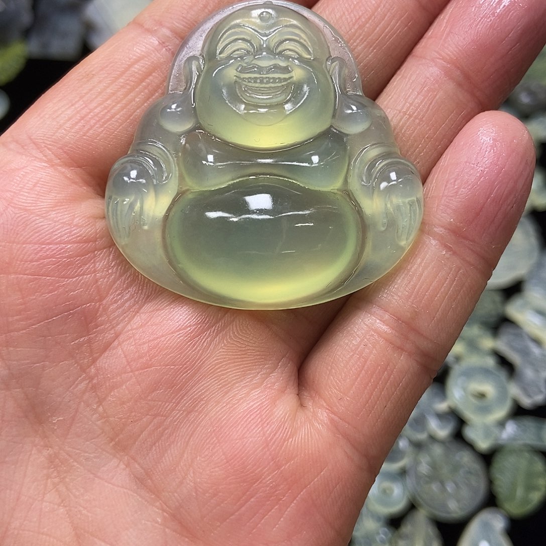 远***莲蛇纹石玉未镶嵌颈饰