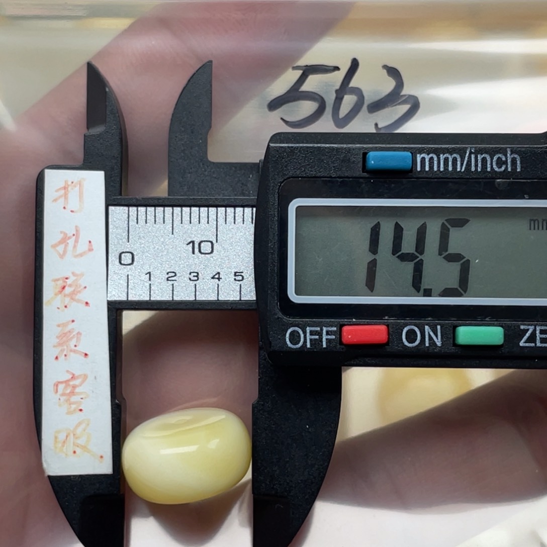 蜜蜡裸石未镶嵌蜜蜡