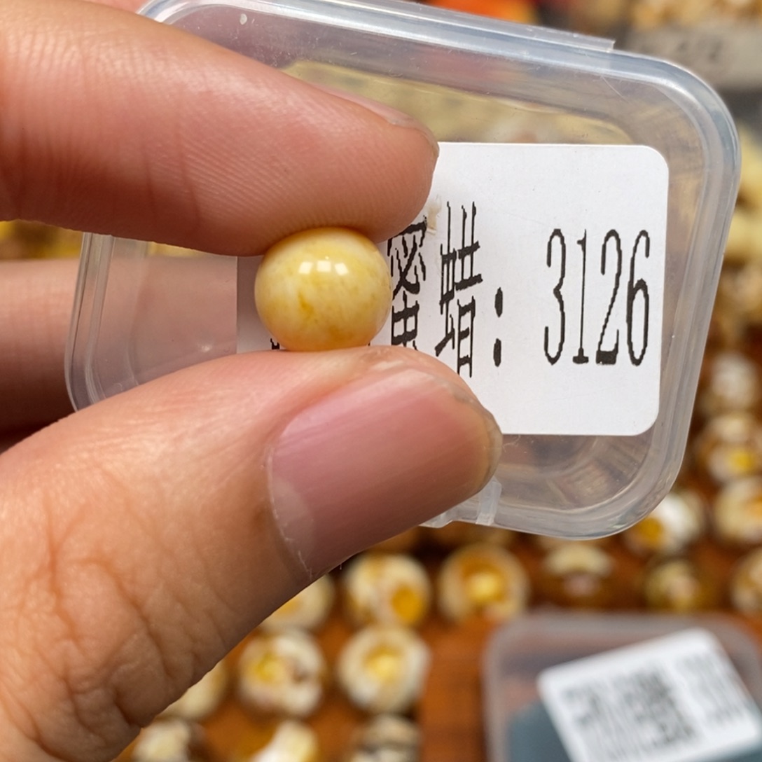 蜜蜡未镶嵌珠宝奇石3126