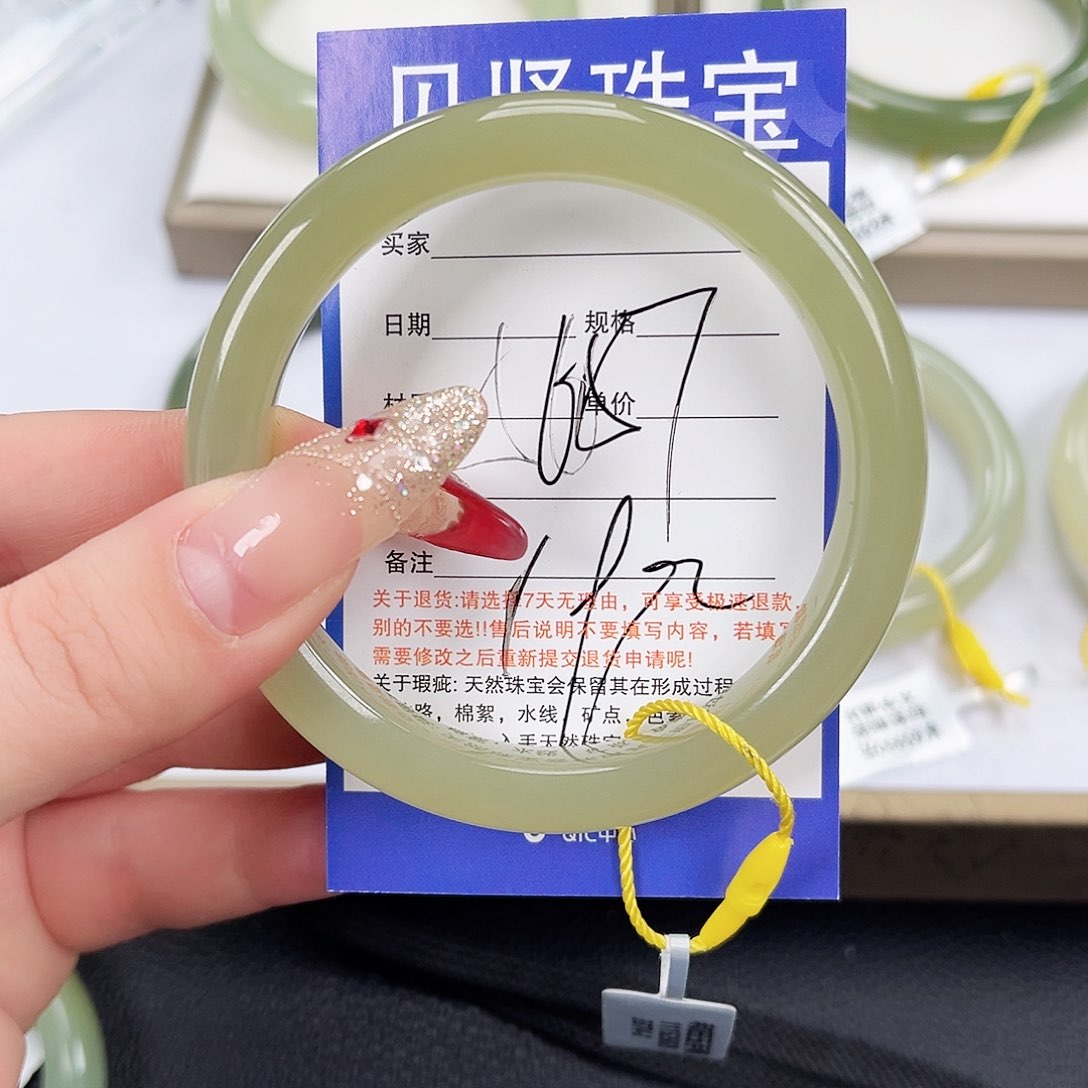 和田玉手镯未镶嵌