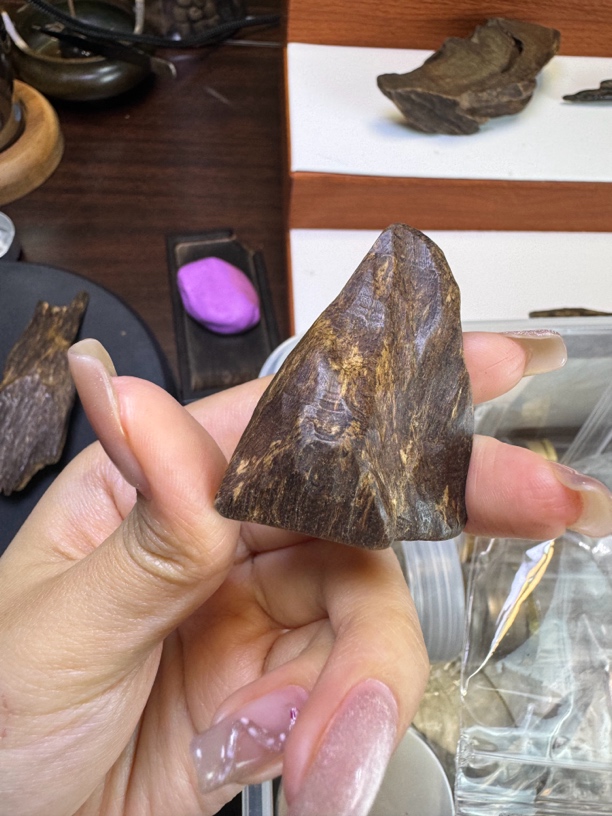 百年越南糖结，重11.2克秒沉，价格7800油脂软天然型吊坠果香浓郁