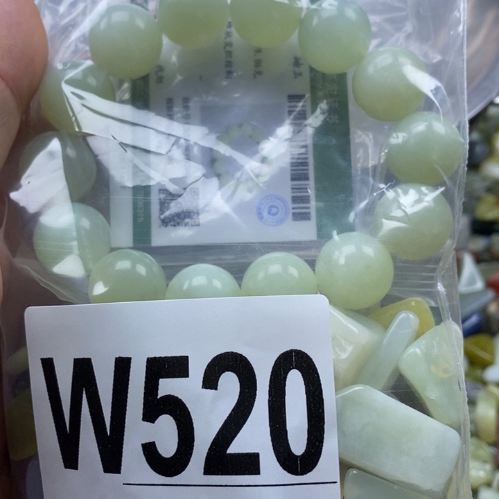 蛇纹石玉未镶嵌珠宝奇石