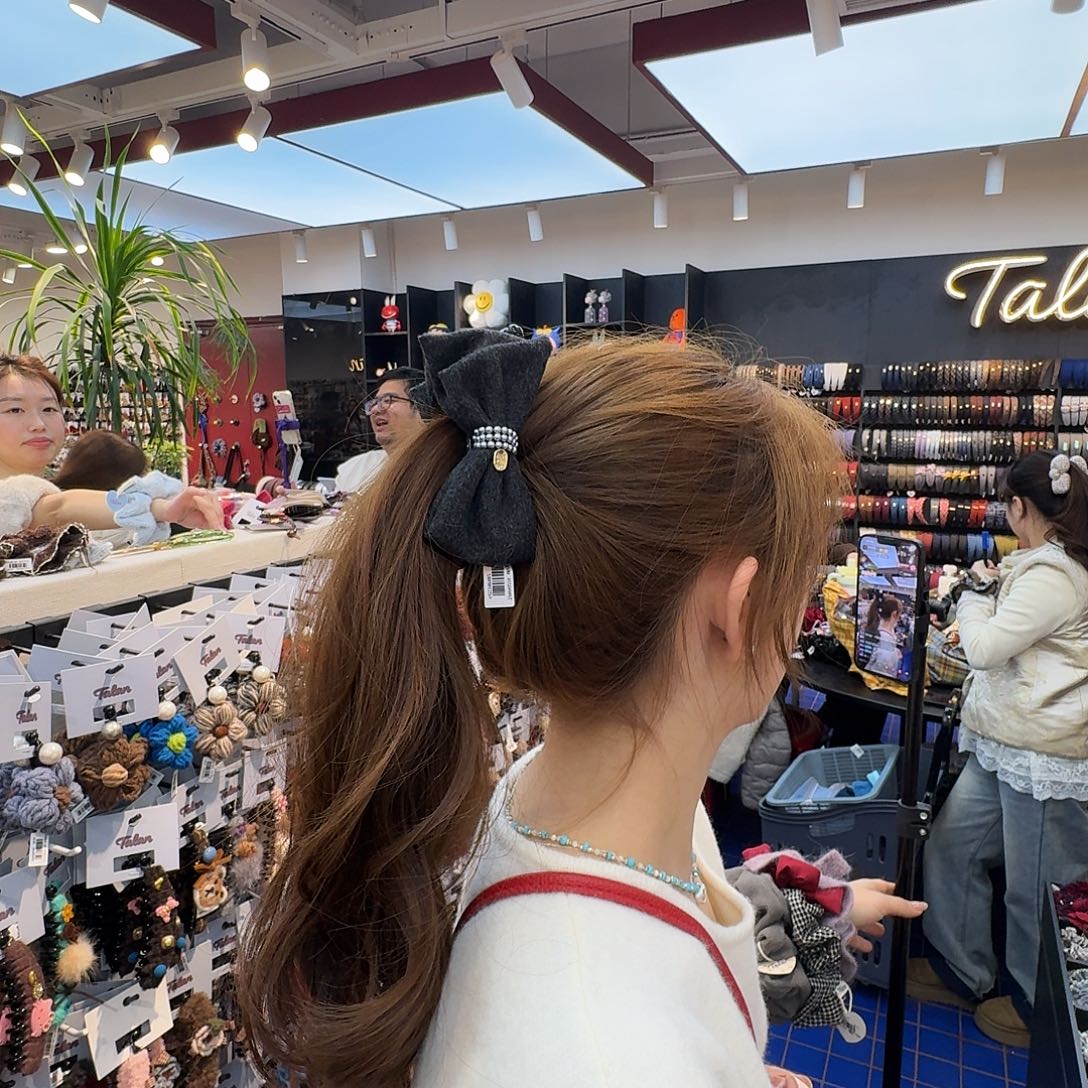 布艺非金属灰的香蕉夹