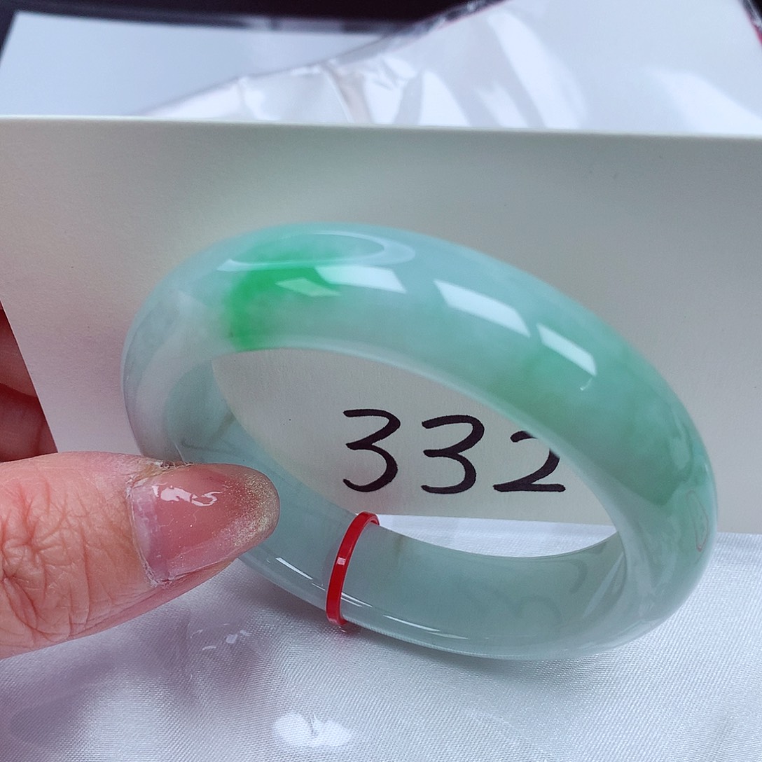 翡翠手镯未镶嵌翡翠