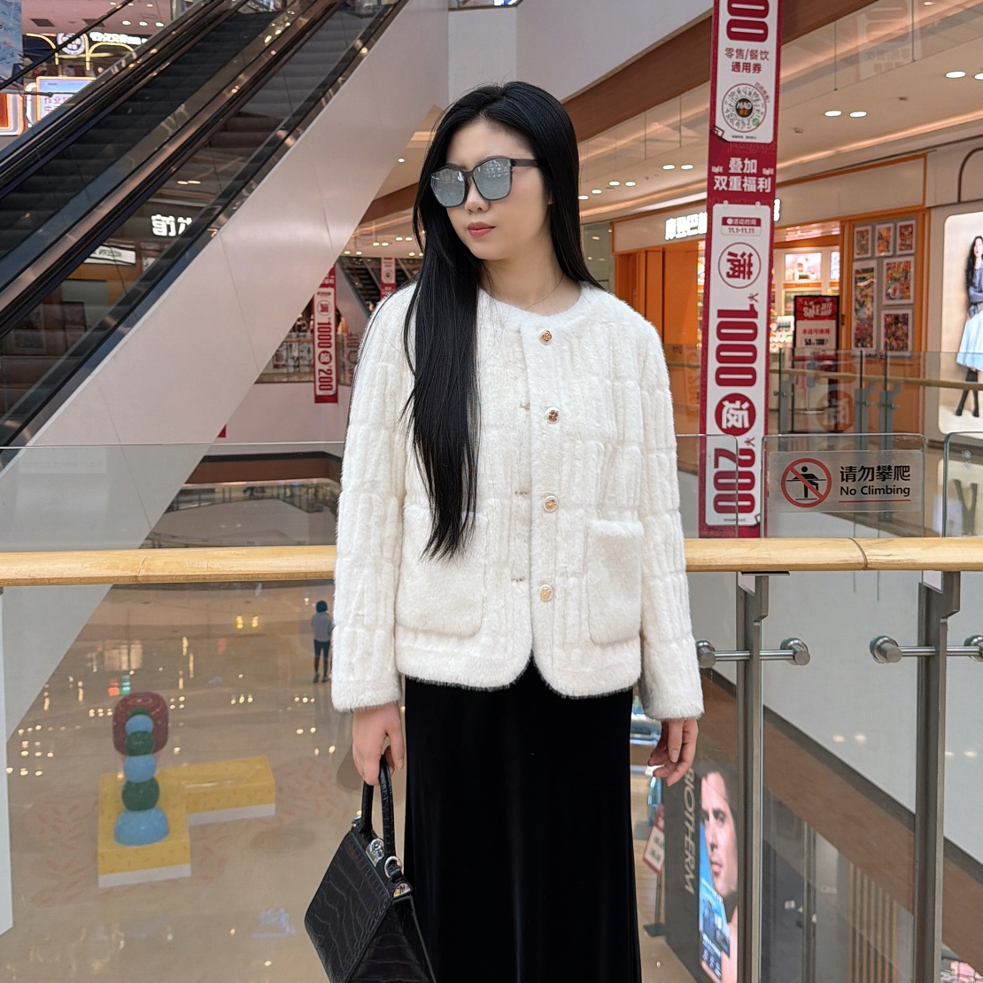 宽松型轻奢极简风短外套女圆领毛绒上衣短款0709