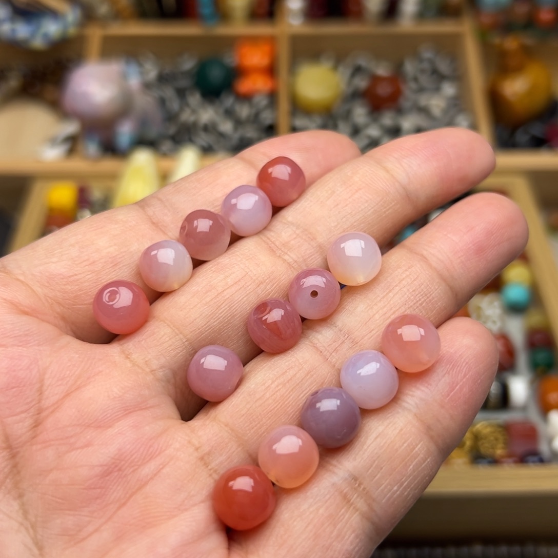 玛瑙/玉髓8mm粉糯老型未镶嵌多样性发其中一颗