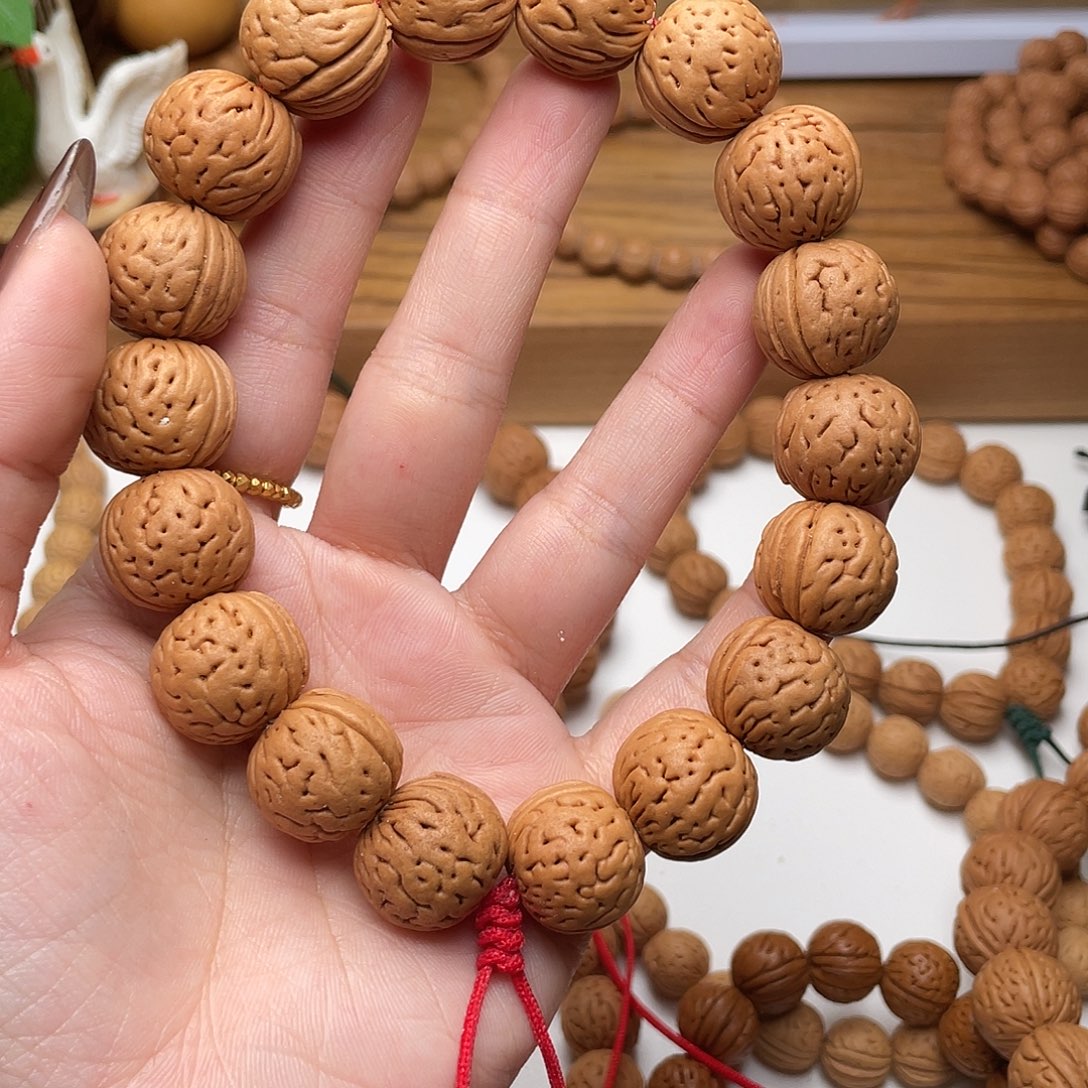 鸣***玩17野生灯笼桃核手持