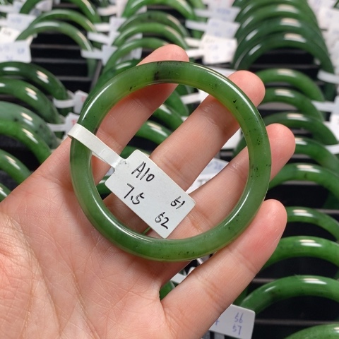 和田玉（碧玉）手镯未镶嵌璧****仓