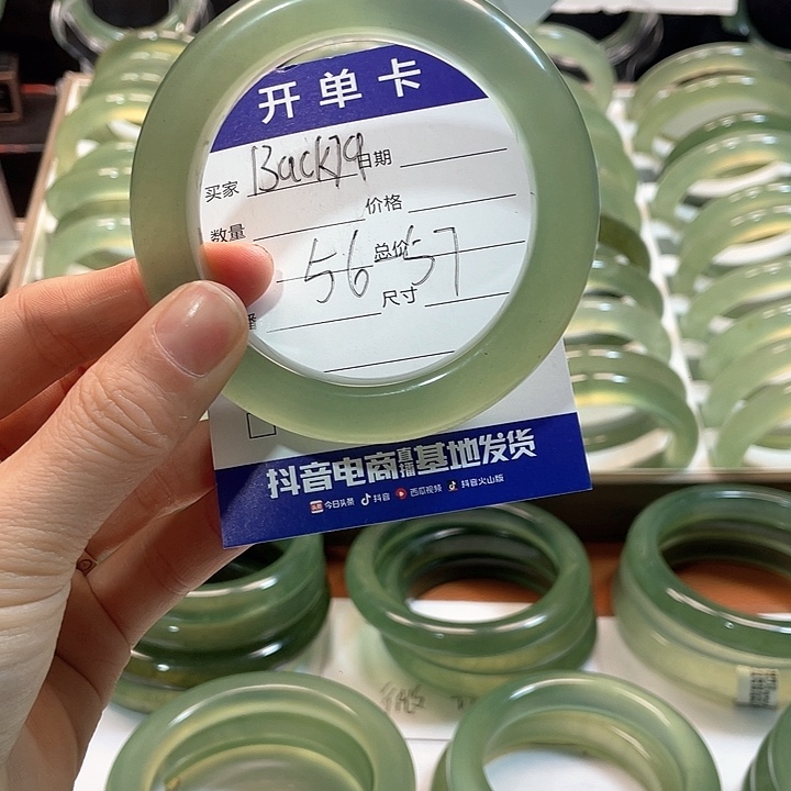 蛇纹石玉手镯未镶嵌一*猪