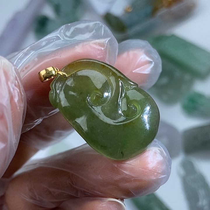 颈饰18K金镶嵌翡翠