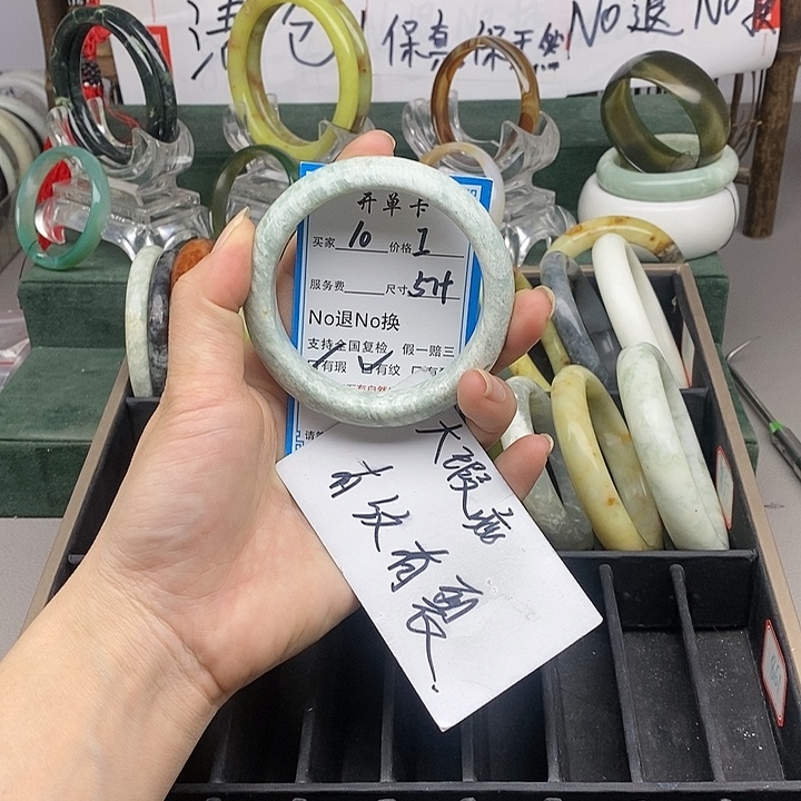 蛇纹石玉未镶嵌手镯