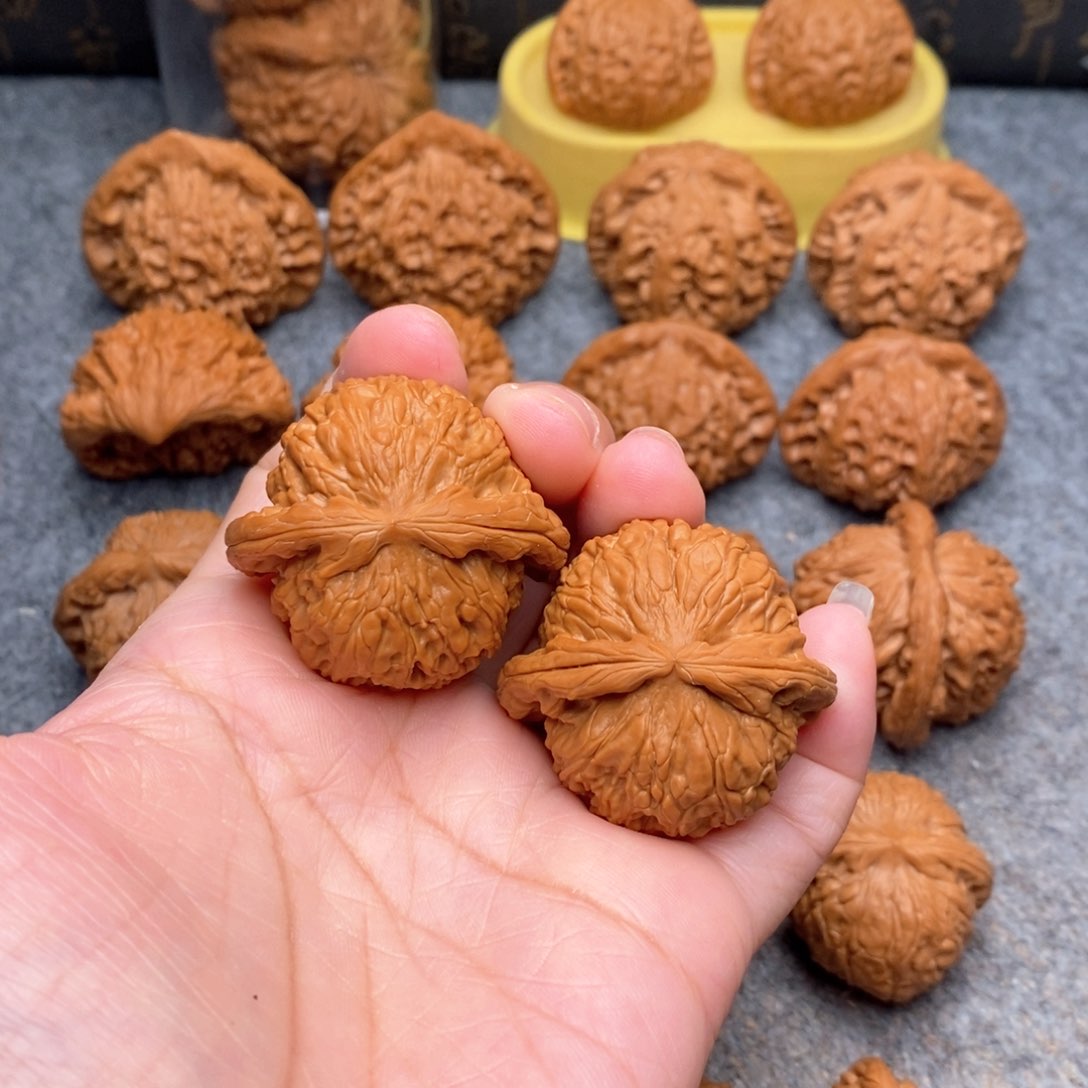 文玩核桃把件精品特价闷白40