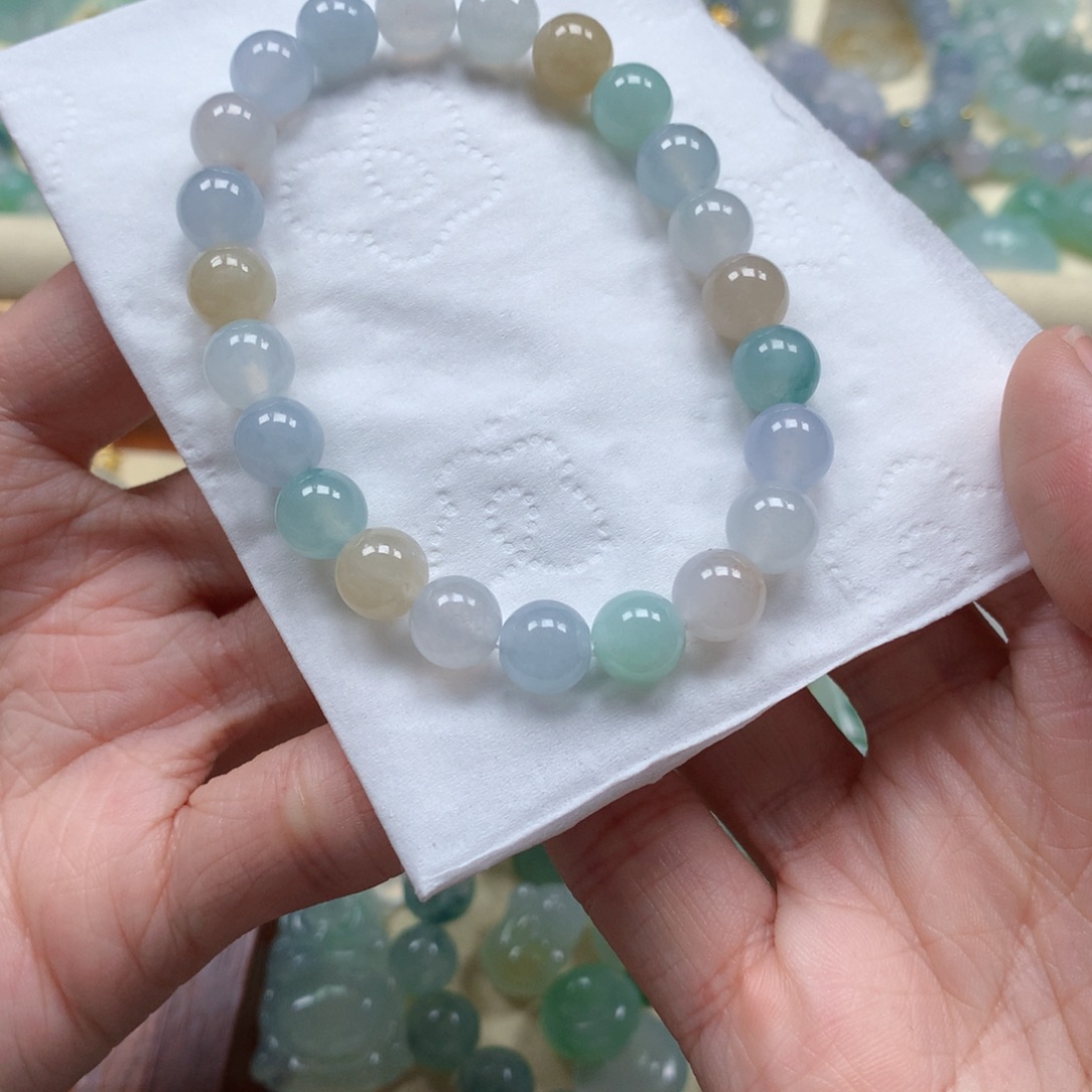 翡翠未镶嵌颈饰是