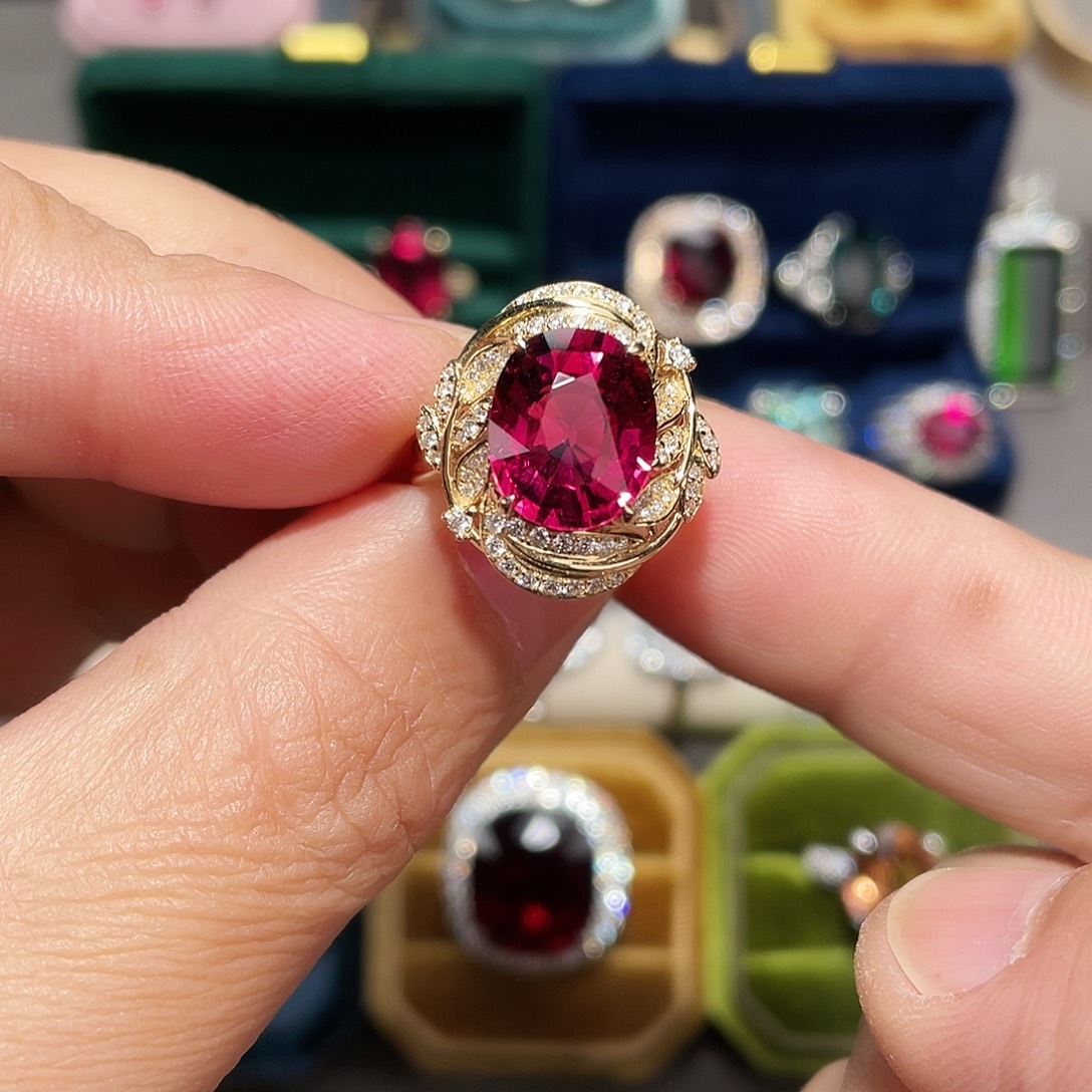 戒指18K金镶嵌碧玺4.71ct