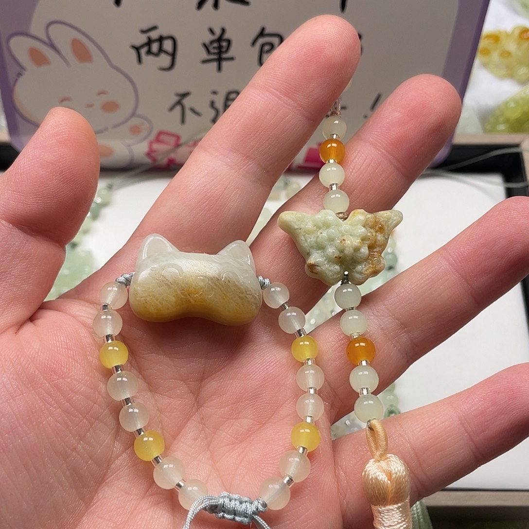 妞***妞蛇纹石玉未镶嵌颈饰