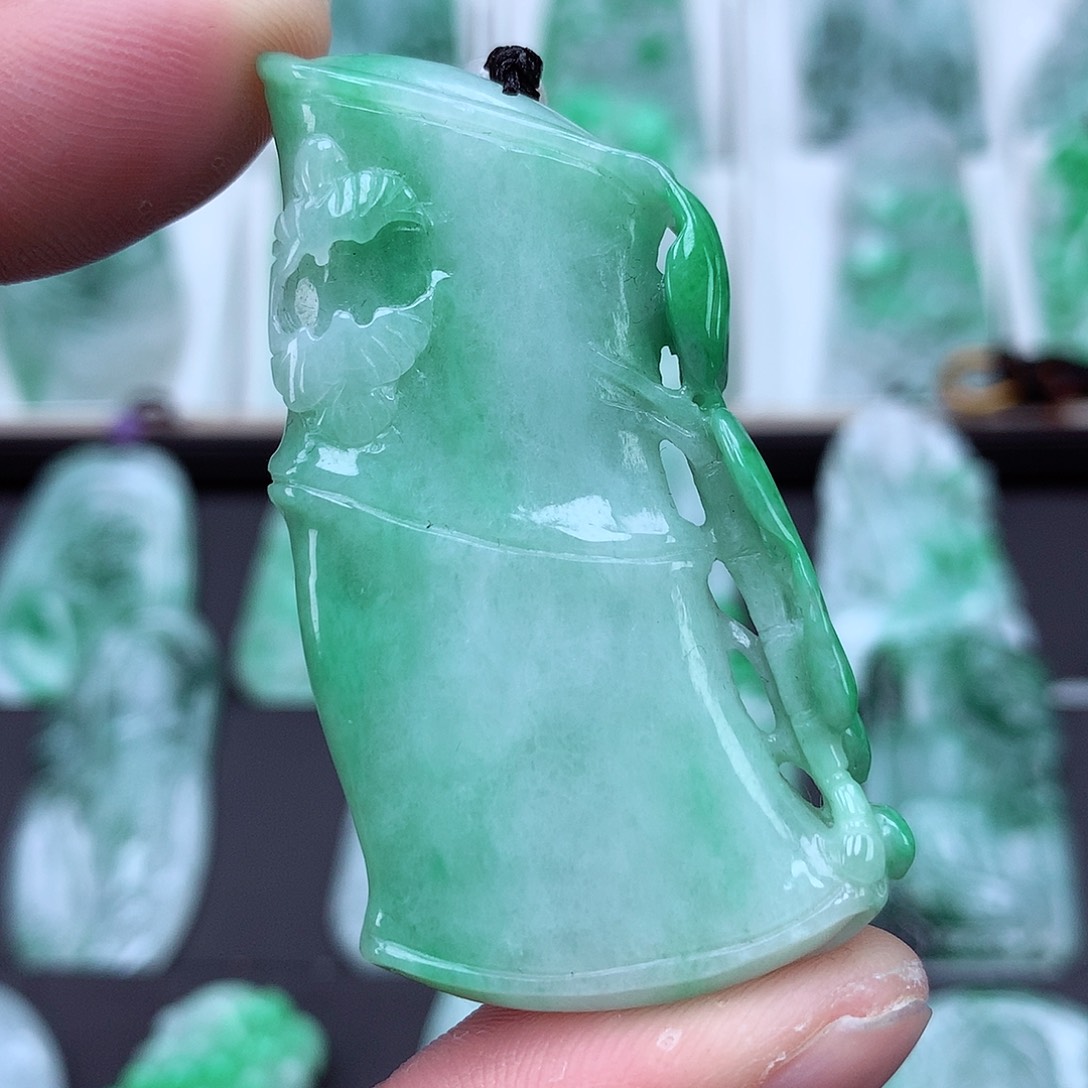 翡翠颈饰未镶嵌翡翠吊坠