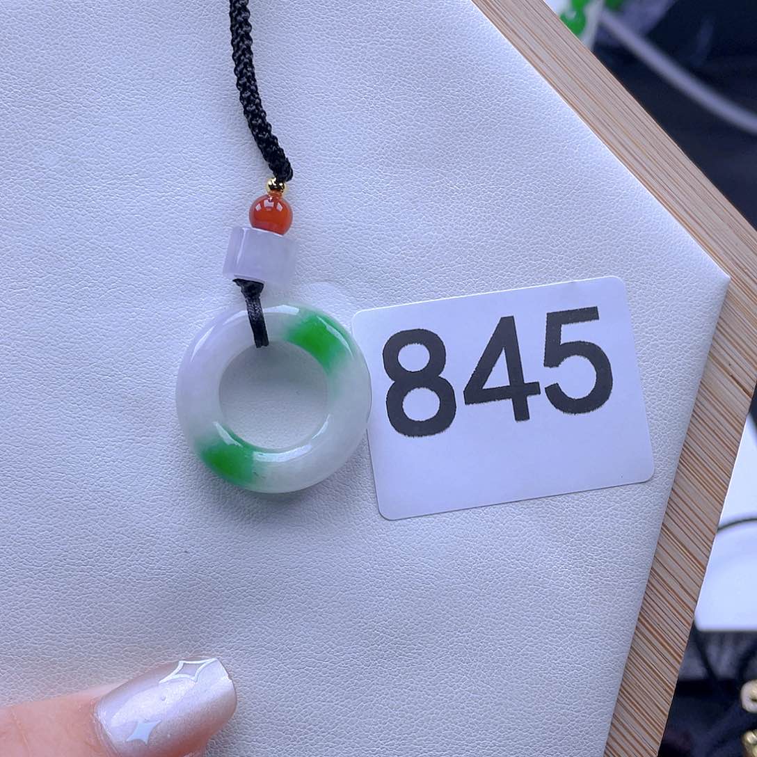 翡翠吊坠(赠链)未镶嵌