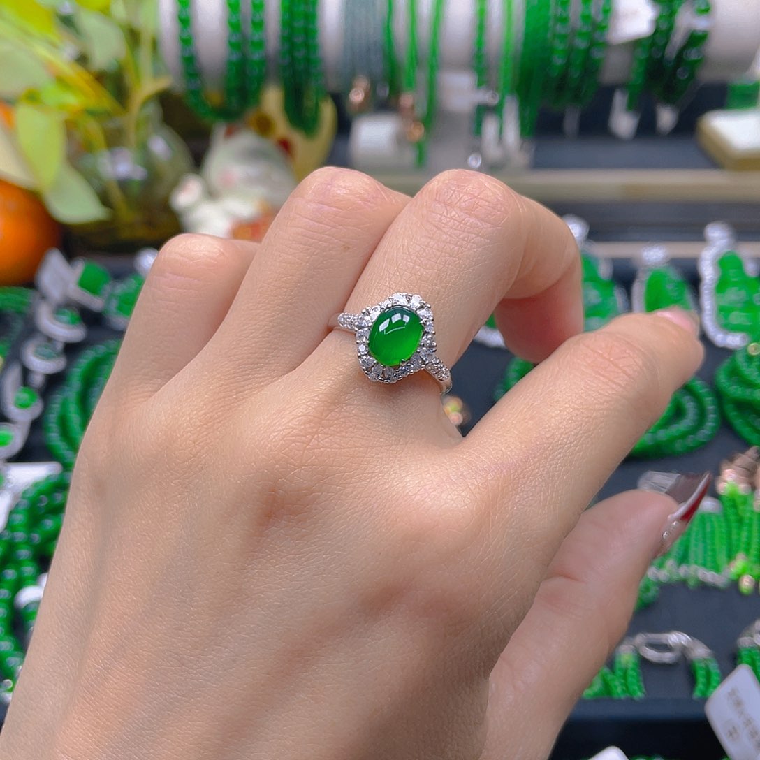 翡翠戒指银S925镶嵌鸽子蛋戒指