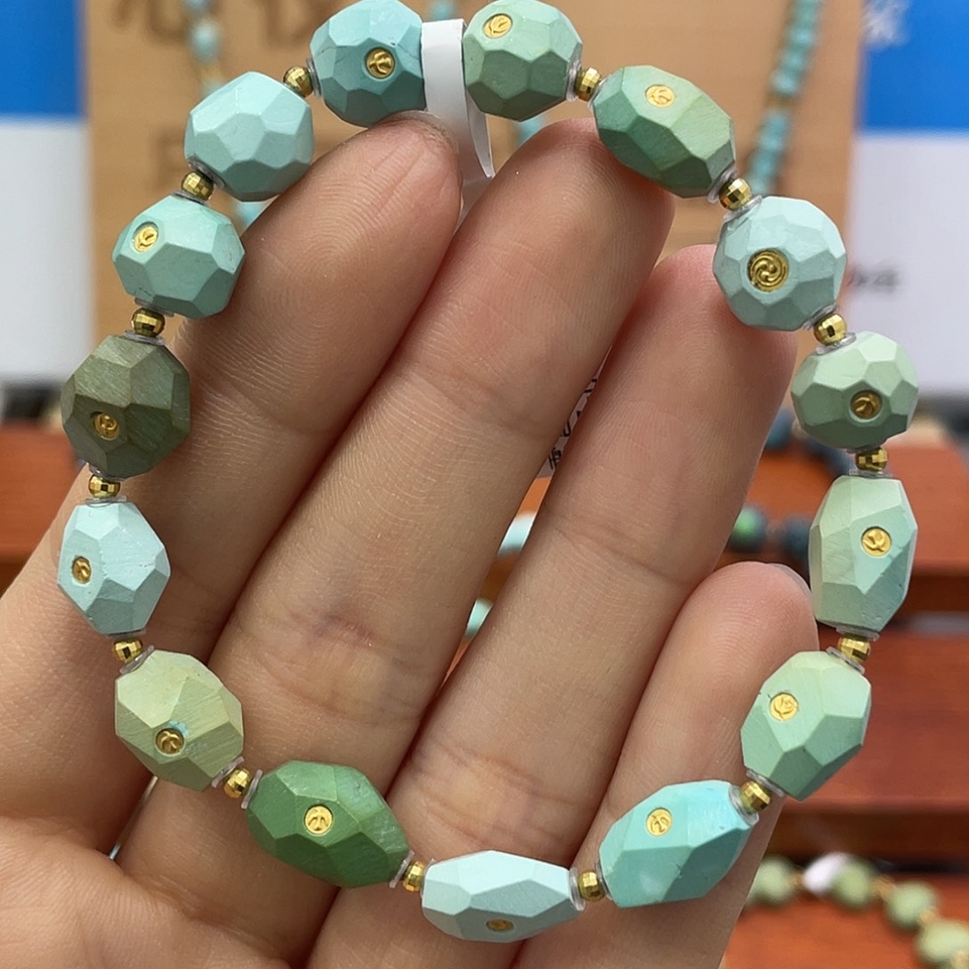 绿松石未镶嵌珠宝奇石