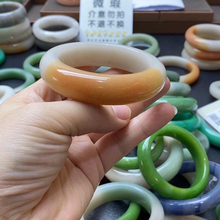 石英质玉手镯未镶嵌