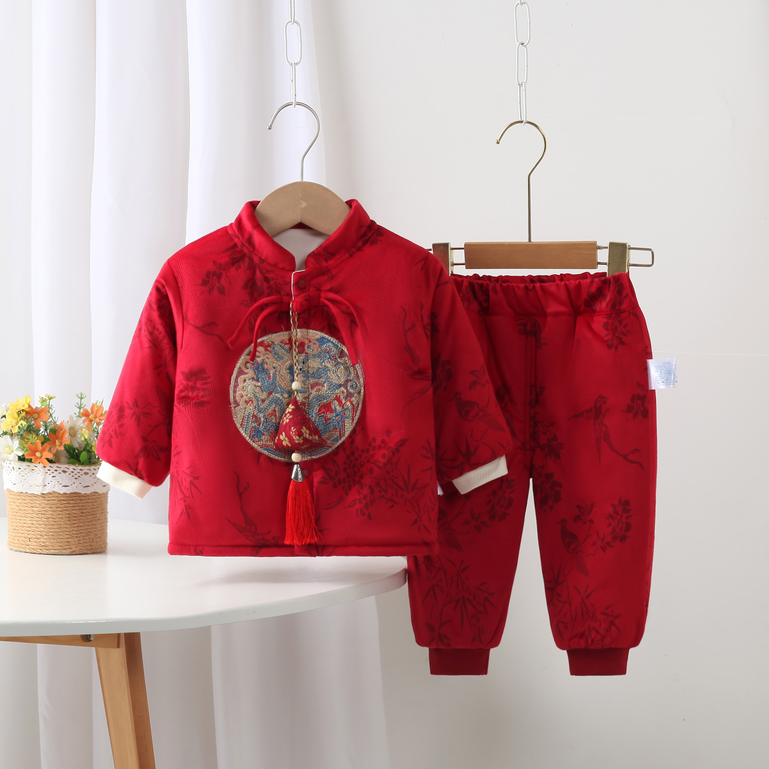 婴幼儿加棉加厚可爱宝宝红色系列休闲百搭款日常国风带香包棉套装