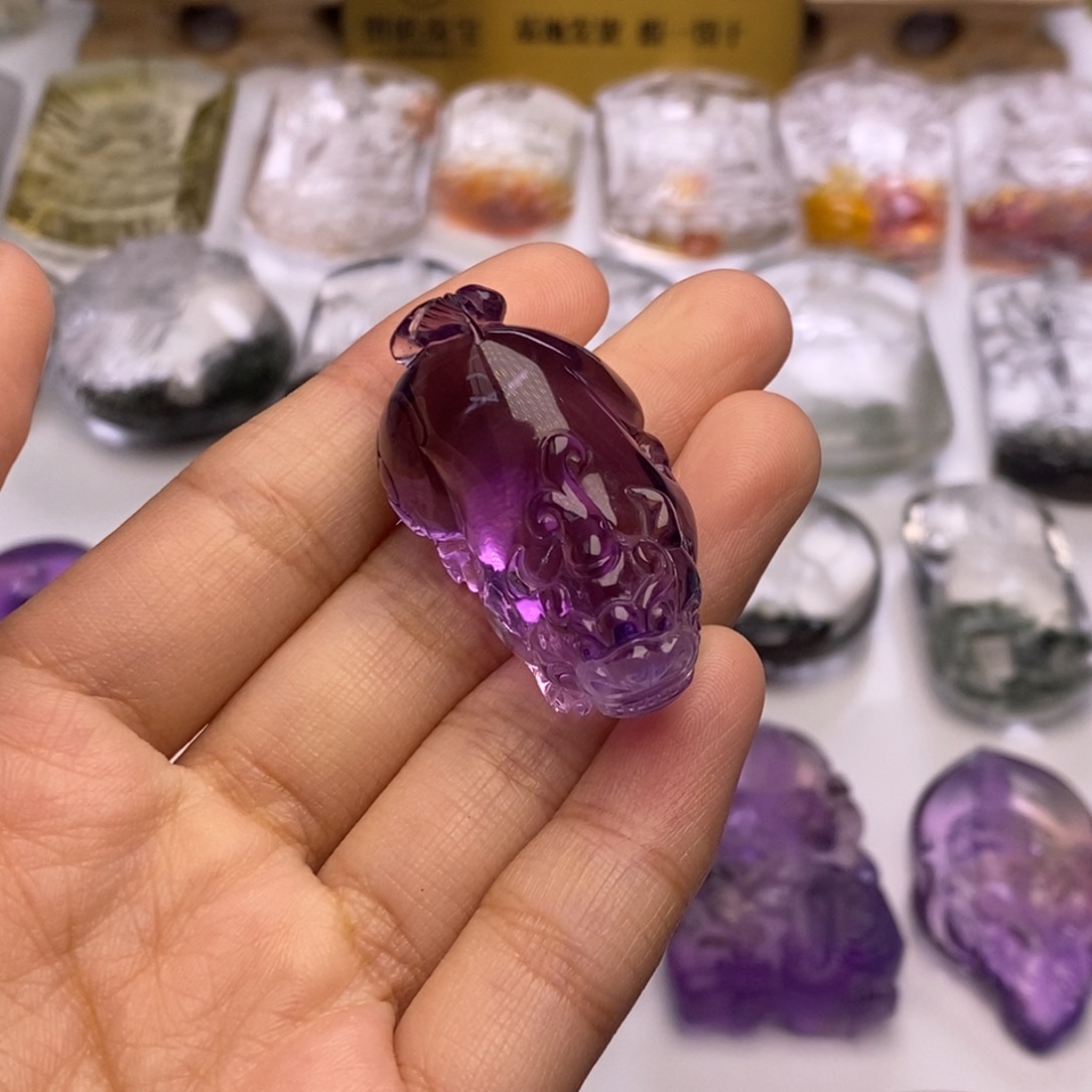 秦***王未镶嵌水晶颈饰定制