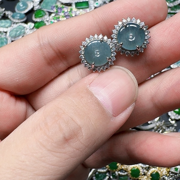 翡翠颈饰未镶嵌天然A货翡翠放漏