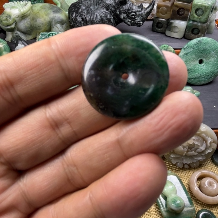 独山玉未镶嵌珠宝半成品