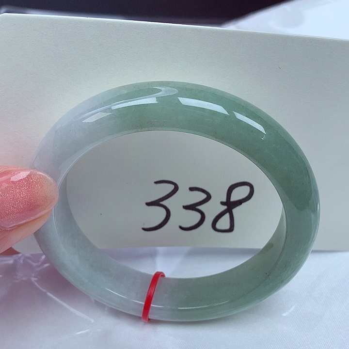 翡翠手镯未镶嵌翡翠