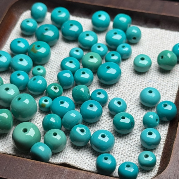 湖北十堰天然原矿绿松老型饼珠多样性随机发一（单颗！！）